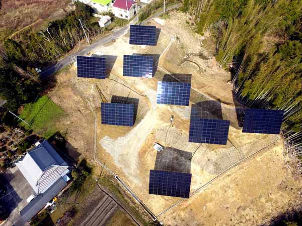 物部追尾式太陽光発電所